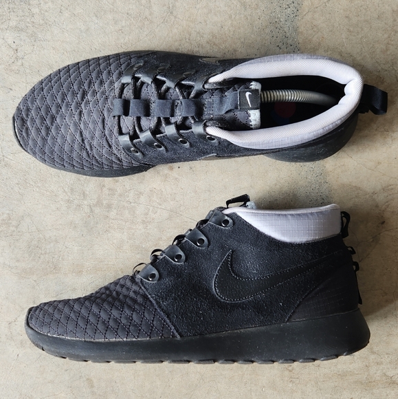 Nike Other - Nike Men's Roshe Run Sneaker Size 10.5